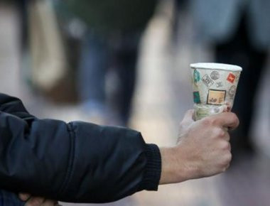 Ερμούπολη: Ανήλικος ζητιάνευε υπό την εγκληματική εποπτεία του... παππού του